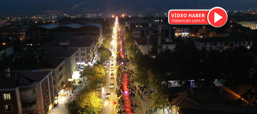 100. Yıl Bayrak Yürüyüşüne Binlerce Kişi Katıldı