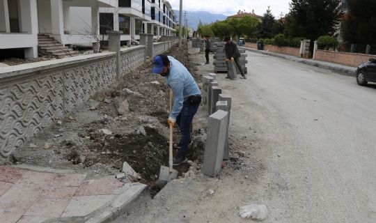 Bozulan Kaldırımlarda Yenileme Çalışması