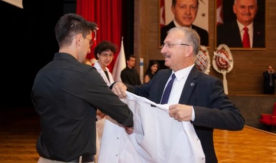 EBYÜ’de “Eczacılar Günü ve Beyaz Önlük Giyme” Töreni Yapıldı