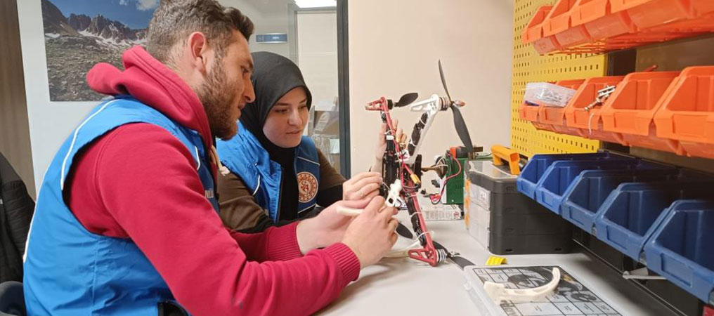 13 Şubat Gençlik Merkezinde Eğitimler Sürüyor