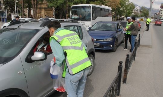 EBYÜ Öğrencileri, Trafik Haftasında Sürücüleri Bilgilendirdi
