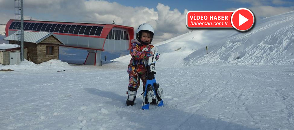 2 Yaşındaki Minik Elif’in Kayak Azmi