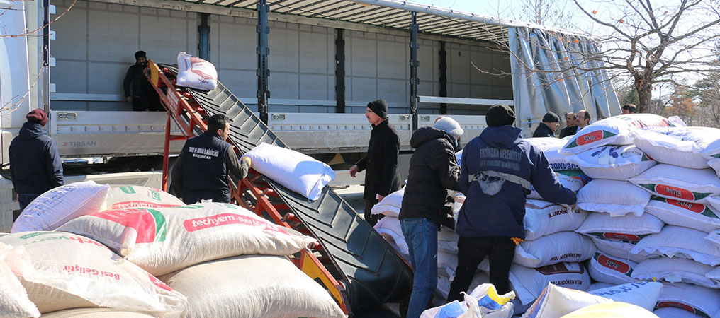 26 Ton Süt ve Besi Yemi Deprem Bölgesine Gönderildi