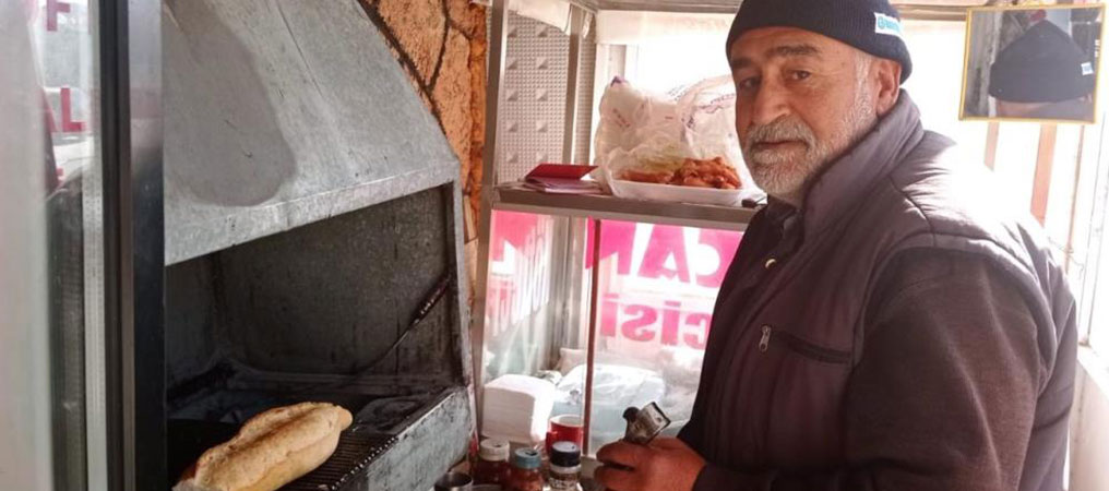 34 Yıldır Köfte Ekmek Satıyor