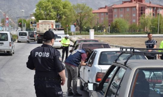 Erzincan Emniyeti Çeşitli Denetim ve Uygulamalar Gerçekleştirdi