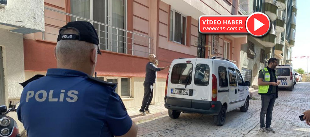 70 yaşındaki kadın, 4'üncü kattan park halindeki otomobilin üzerine düştü