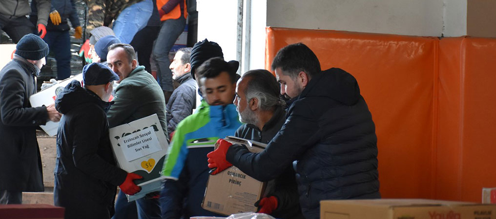 Afetzedeler İçin Seferberlik Devam Ediyor