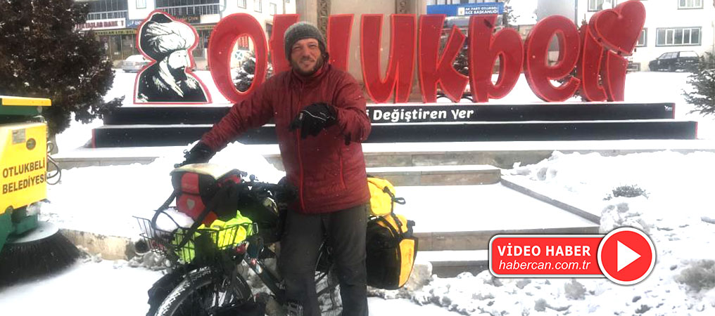 Alman Gezgin Bisikletiyle 5 Bin Kilometre Pedal Çevirip Erzincan’a Geldi