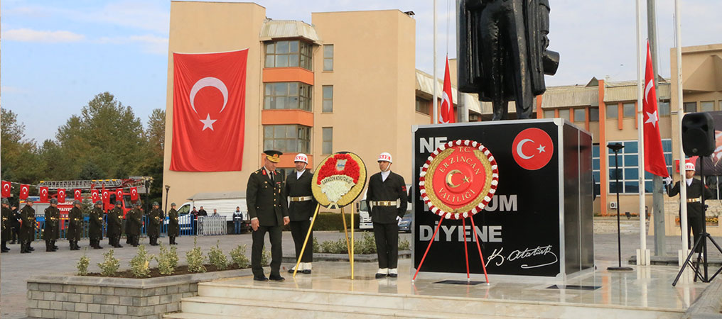 Atatürk Anıtı’na Çelenk Bırakıldı