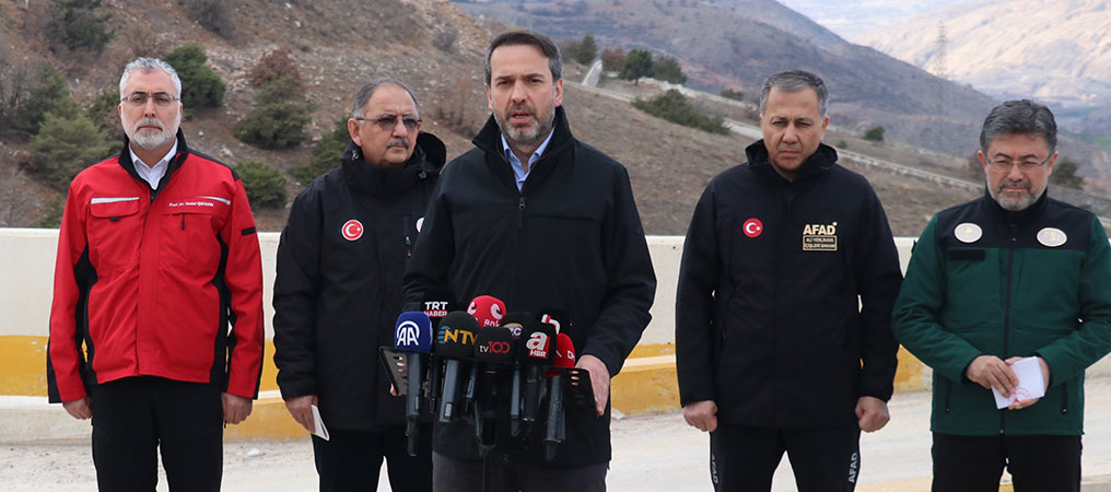 Bakan Bayraktar, Ailelerle Birlikte Bu Süreci Yürütüyoruz