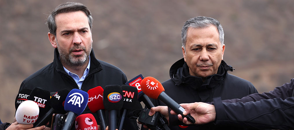 Bakan Bayraktar, “Arama Faaliyetleri Büyük Bir Fedakarlıkla Devam Ediyor”