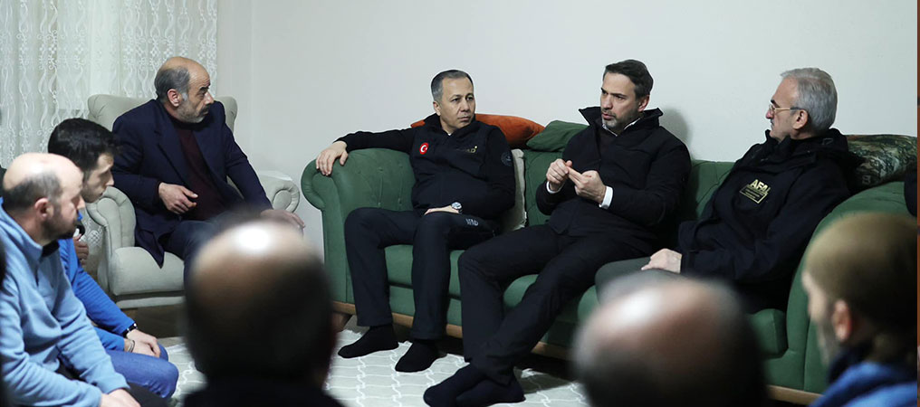 Bakan Yerlikaya İle Bakan Bayraktar’dan Madencilerin Ailelerine Ziyareti