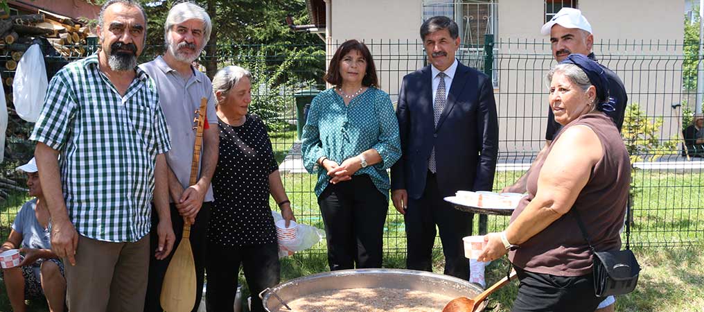 Barbaros Mahallesi Muhtarlığından 500 Kişilik Aşure İkramı