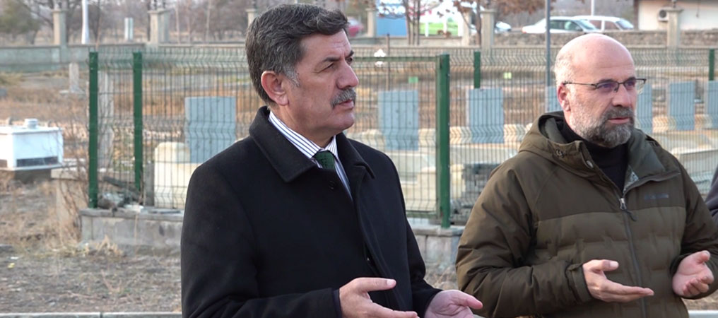 Başkan Aksun’dan Deprem Şehitliği Anıtına Ziyaret