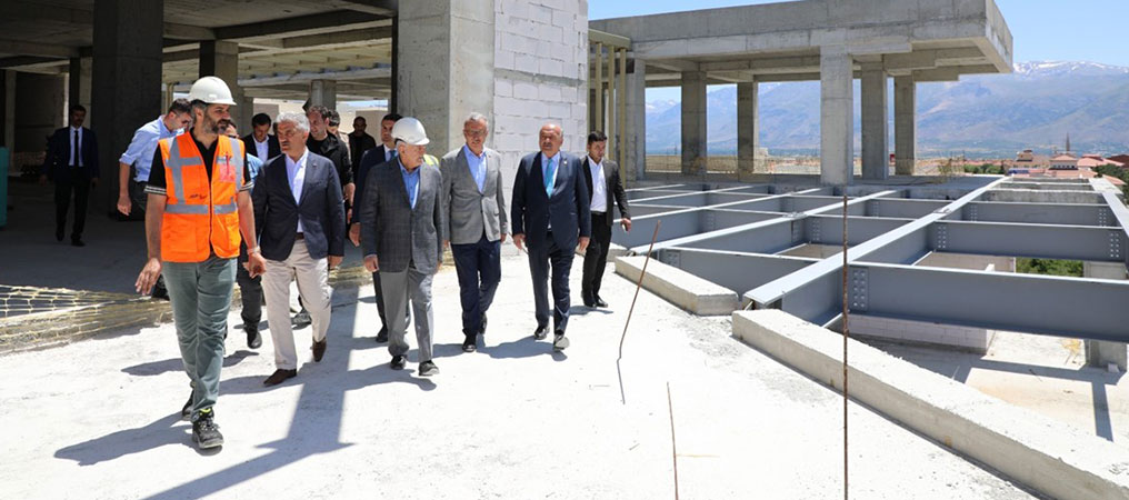 Binali Yıldırım, Yaşam Merkezi İnşaatında İncelemelerde Bulundu