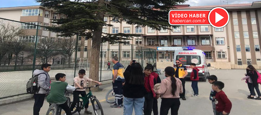 Çıktığı Ağaçtan İnemeyen Çocuğu İtfaiye Kurtardı