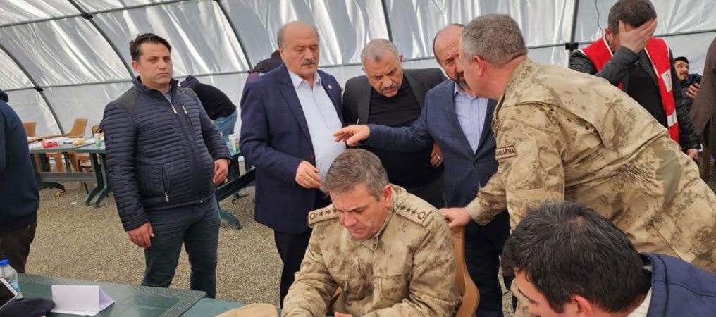 Deprem Bölgesinde Yaralar Sarılıyor