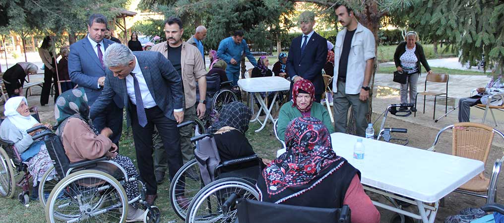 Dünya Yaşlılar Gününde Yaşlılar Ziyaret Edildi