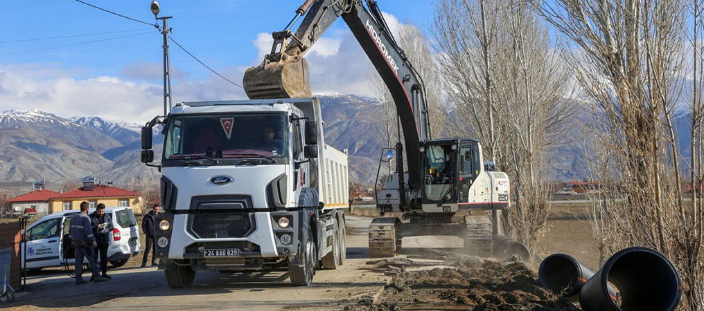 Ersevenler Mahallesinde Kanalizasyon Hattı Yenileme Çalışması Yapılıyor