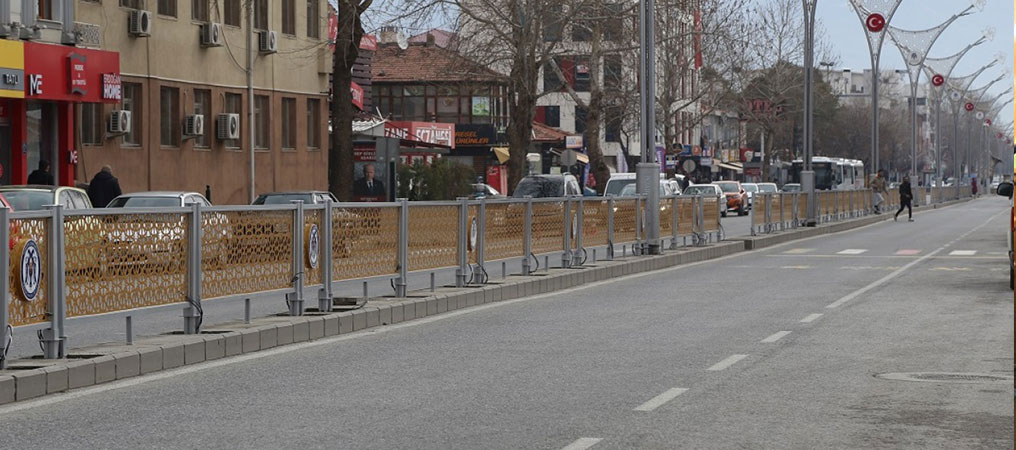 Erzincan Ana Caddelerine Dekoratif Refüj Bariyer 