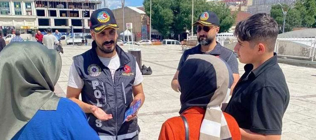 Erzincan Emniyeti Vatandaşları Bilgilendirmeye Devam Ediyor