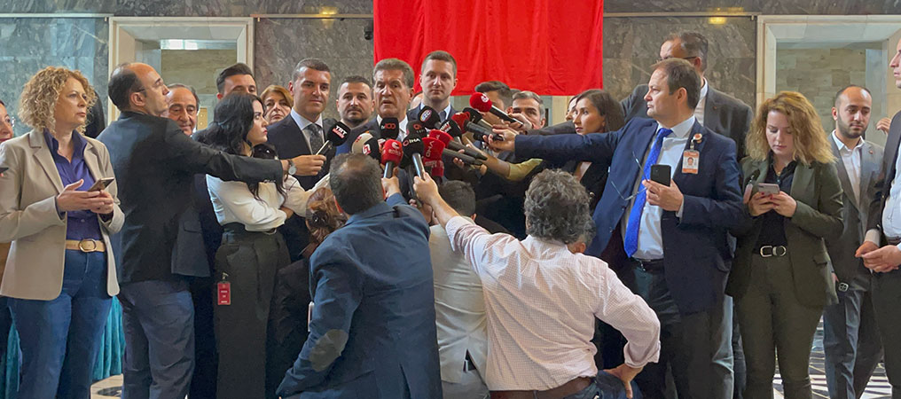 Erzincan Milletvekili Mustafa Sarıgül TBMM'de kaydını yaptırdı