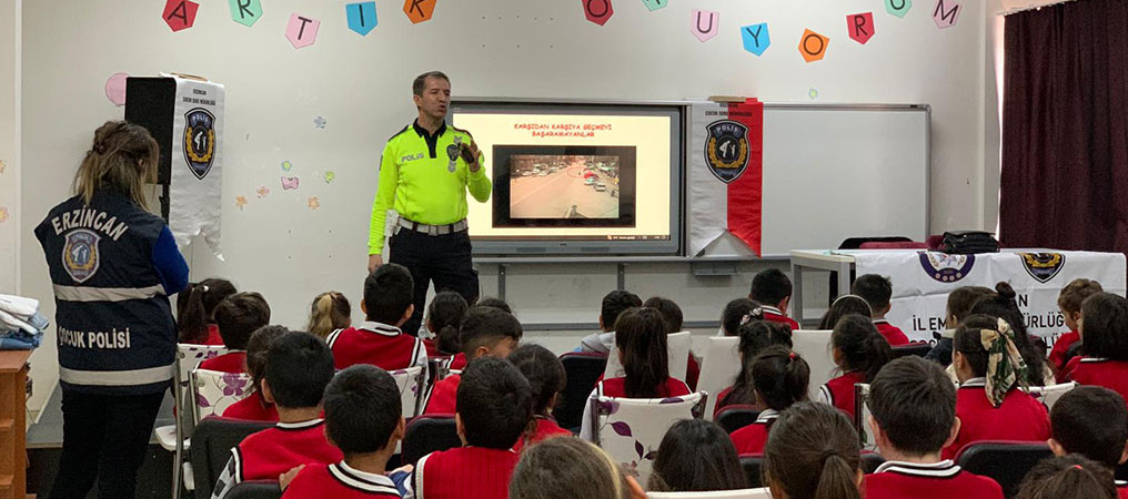 Erzincan Polisi Okul Öğrencilerini Bilgilendiriyor!