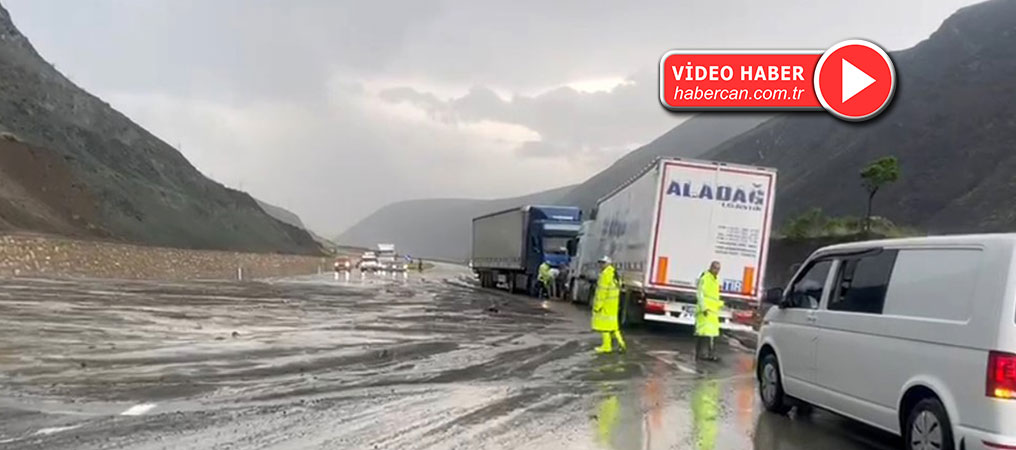 Erzincan - Sivas Kara Yolu Heyelan Nedeniyle Ulaşıma Kapandı