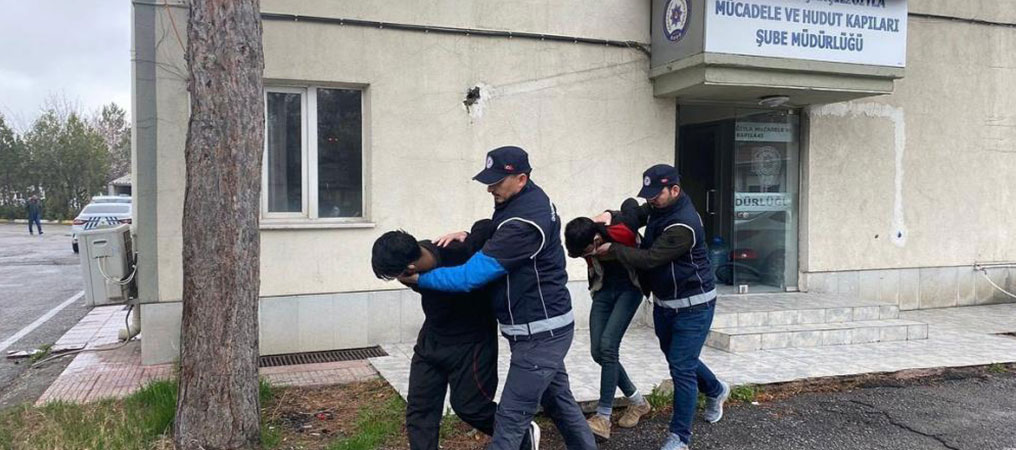 Erzincan’da 11 Kaçak Göçmen Yakalandı, 2 Sürücü Tutuklandı