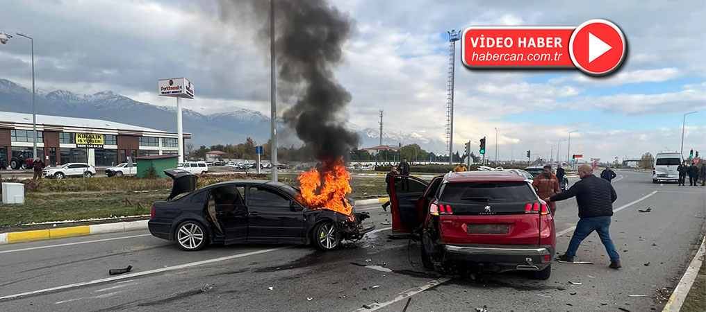 Erzincan’da 6 Kişi Yaralandığı  Zincirleme Kazada Araç Alevler İçinde Kaldı 