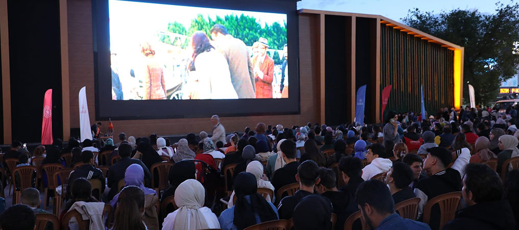 Erzincan’da Açık Hava Sineması Etkinliği Yoğun İlgi Gördü