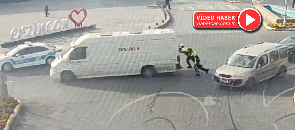 Erzincan'da Arızalanan Araca Trafik Polislerinden Yardım
