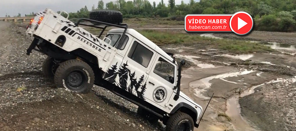 Erzincan’da Bol Çamurlu Derede Off Road