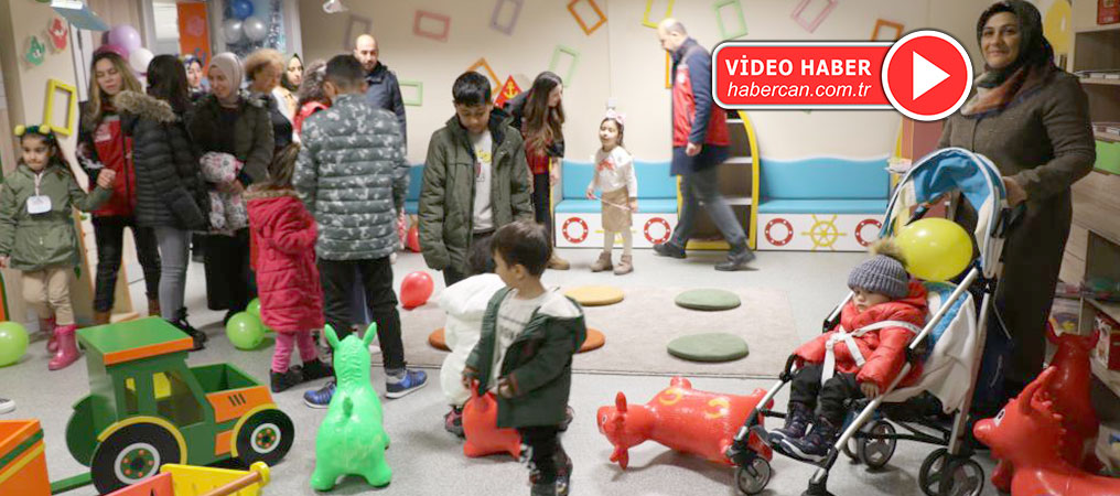 Erzincan'da Depremzede Çocuklar, Afetin İzlerini Silmeye Çalışıyor
