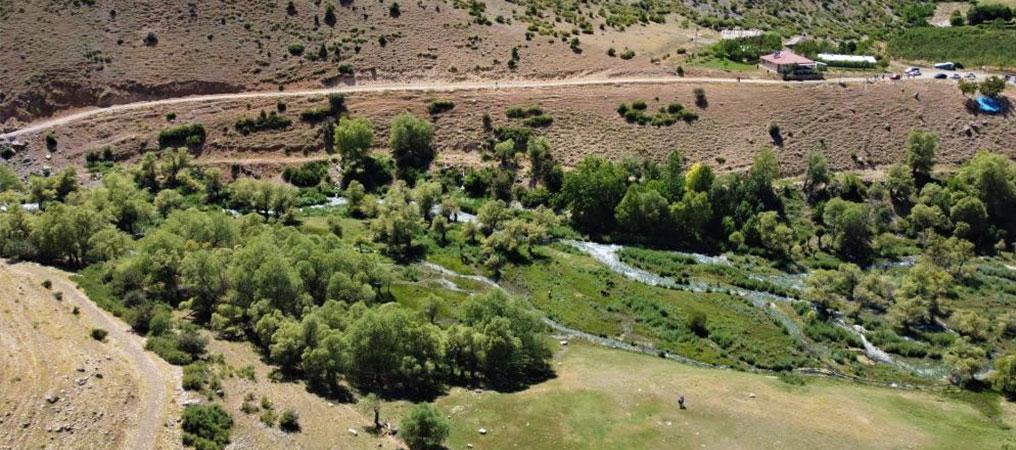 Erzincan’da Doğa Harikası: Girlevik Şelalesi’ne Hayat Veren Gözeler Keşfedilmeyi Bekliyor