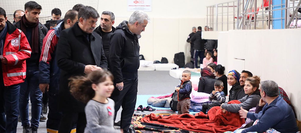 Erzincan’da, Geceyi Deprem Toplanma Merkezlerinde Geçirdiler