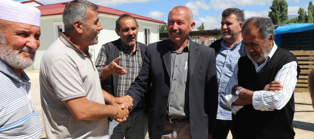 Erzincan’da Hayvan Pazarında Yoğun Kurban Pazarlığı