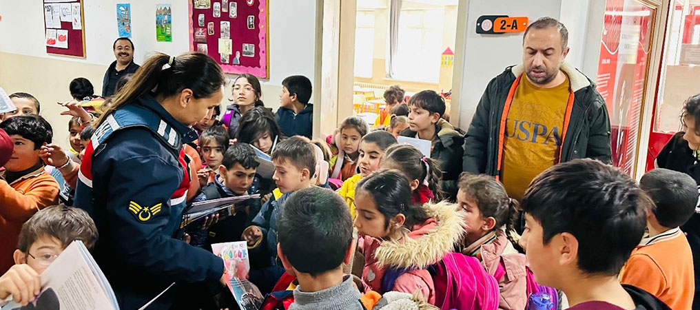 Erzincan’da Jandarma Bilgilendirme Faaliyetlerine Devam Ediyor
