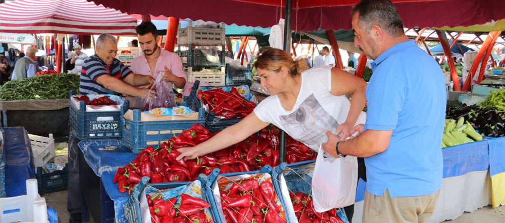 Erzincan’da Salçalık Domates Ve Biberler Tezgâhlarda