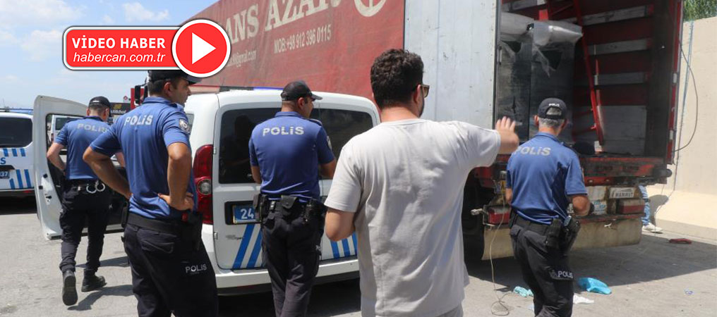 Kaçak Göçmen Taşıyan Tırın Sürücüsü Tutuklandı