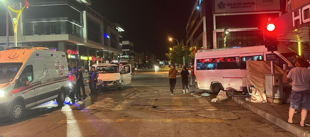 Erzincan’da Trafik Kazası: 3 Yaralı