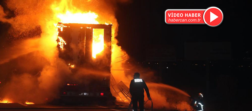 Erzincan’da Tır Alev Alev Yandı