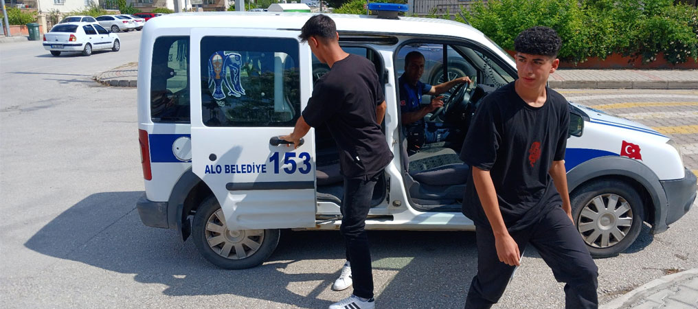 Erzincan’da Zabıta, Sınava Geç Kalan Öğrencilerin İmdadına Yetişti