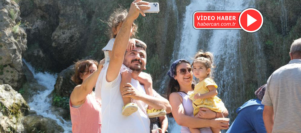 Erzincan'ın Gözde Turistik Yeri: Girlevik Şelalesi'nde Hafta Sonu Yoğunluğu