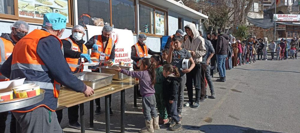 Erzincan Şehit Aileleri Depremzedeleri Yalnız Bırakmadı