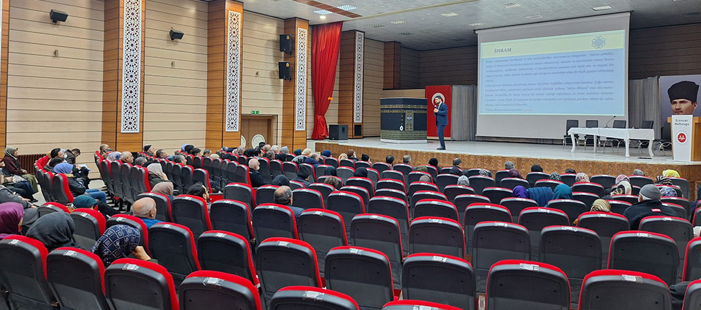 Erzincanlı Umrecilere Eğitim Semineri