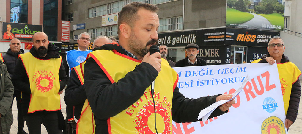Eğitim-Sen Üyelerinden Bordro Yakma Eylemi