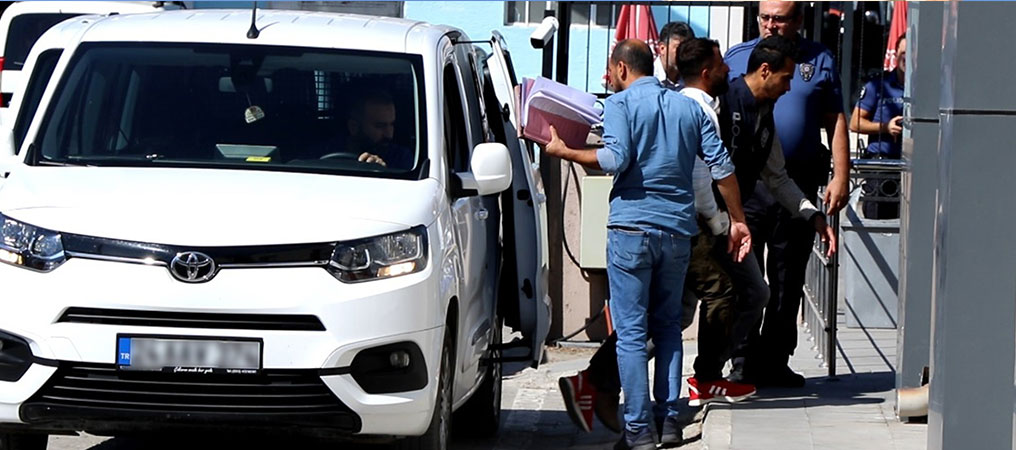 Eşini 22 Bıçak Darbesiyle Öldüren Sanık, Susma Hakkını Kullandı   