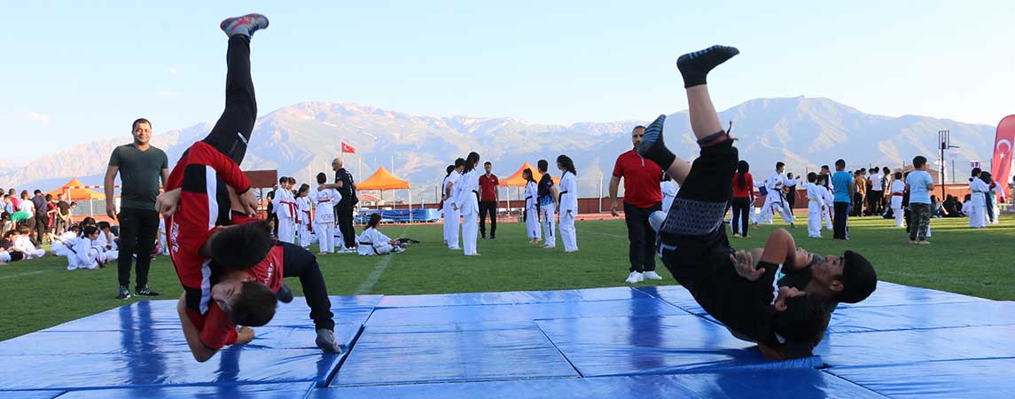 GSB Yaz Spor Okulları Açılış Seremonisi Yapıldı