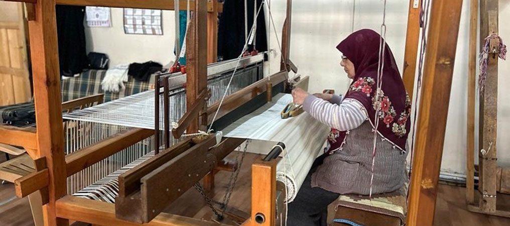 Gazenne Kumaşı Dokumacılığı Onların Ellerinde Yaşatılıyor